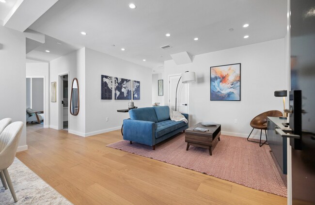 Building Photo - 693 Sutter St