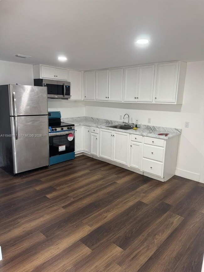 Building Photo - 13361 SW 9th Ct