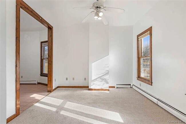 Building Photo - 18 Center St