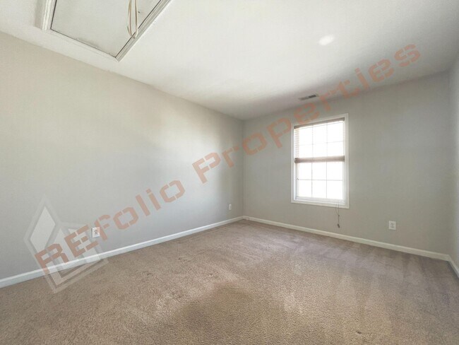 Building Photo - Lovely 4 Bedroom, 2.5 Bath Single-Family H...