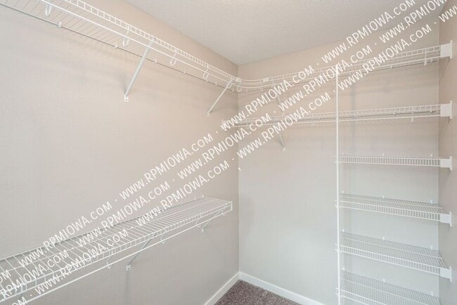 Building Photo - 260 Amberwood Dr