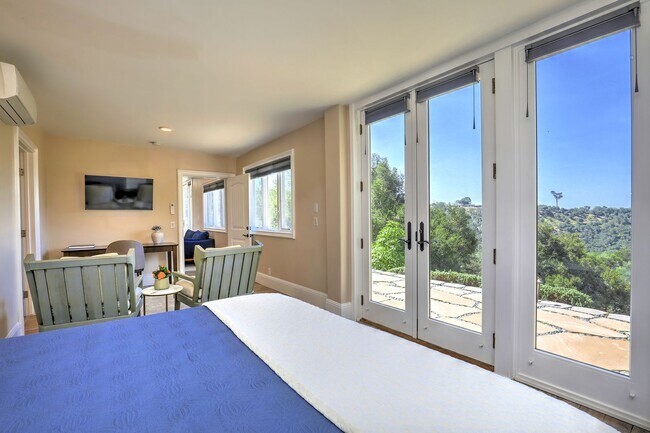 Building Photo - 731 Las Canoas Pl
