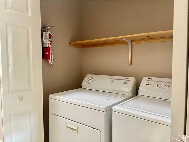 Building Photo - 19 Regal Dr