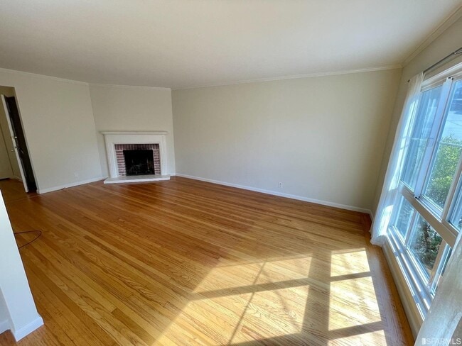 Building Photo - 1632 Funston Ave