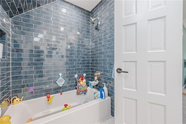 Building Photo - 4562 Columns Dr SE