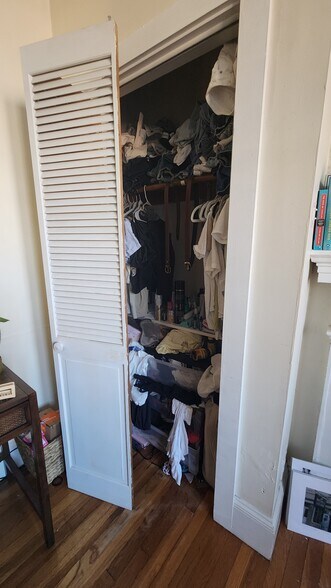 Building Photo - 19 Thatcher St