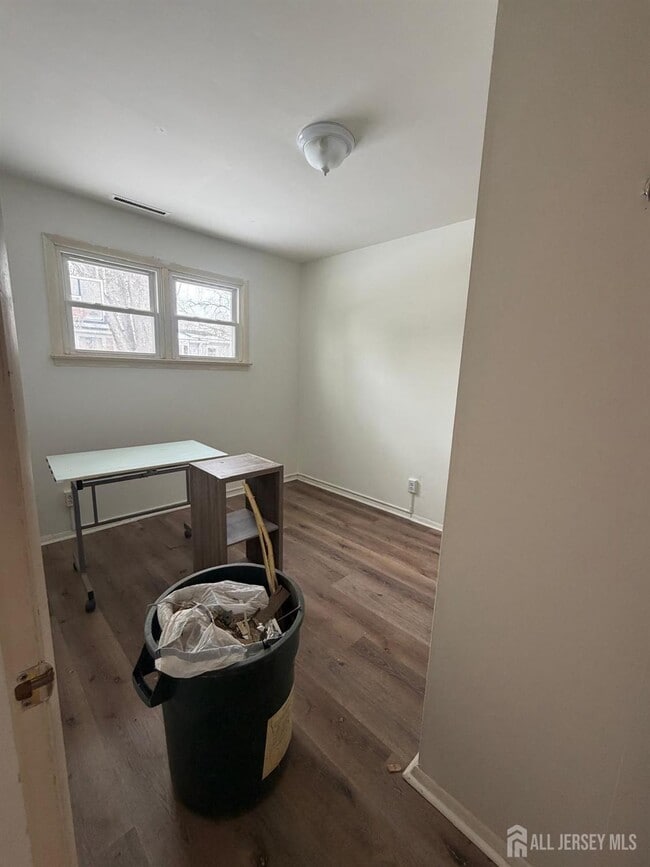 Building Photo - 16 Barnett Rd