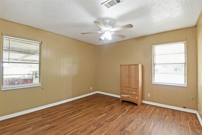 Building Photo - 2817 Lancaster Ln