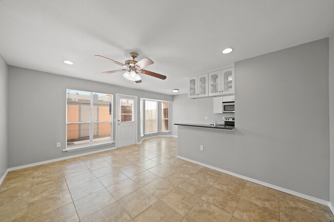 Building Photo - 13447 Castilian Dr