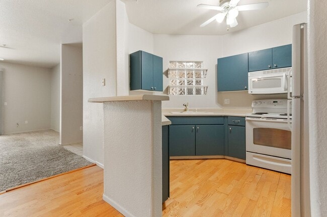 Building Photo - Cozy 3 Bed Littleton Condo