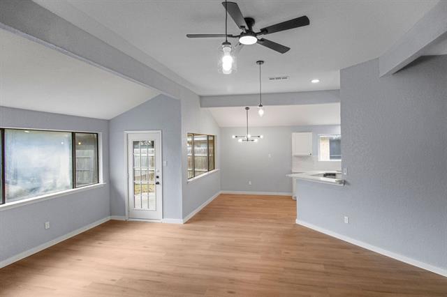 Building Photo - 400 Kalmia Dr