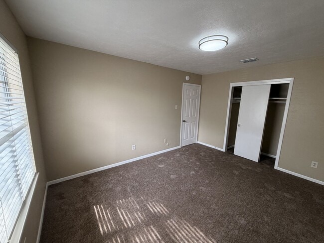 Building Photo - 5313 Carriage Ln