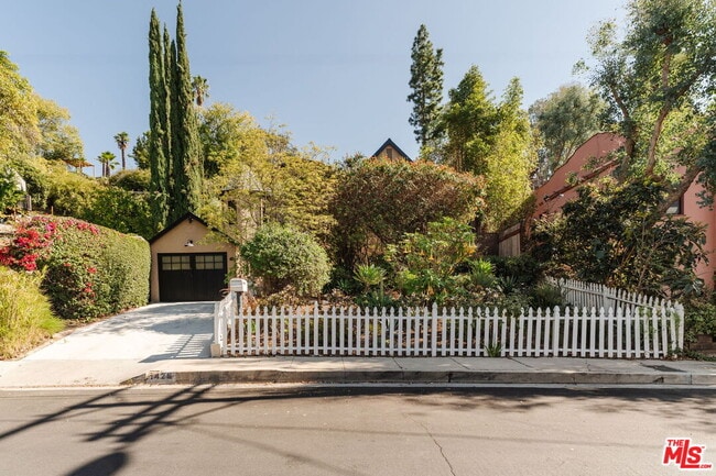 Building Photo - 1428 Holbrook St