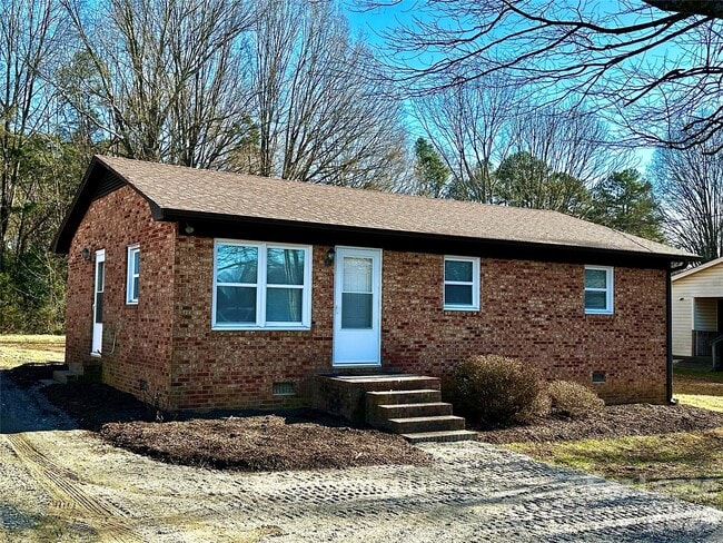 Building Photo - 2121 Charlotte Hwy