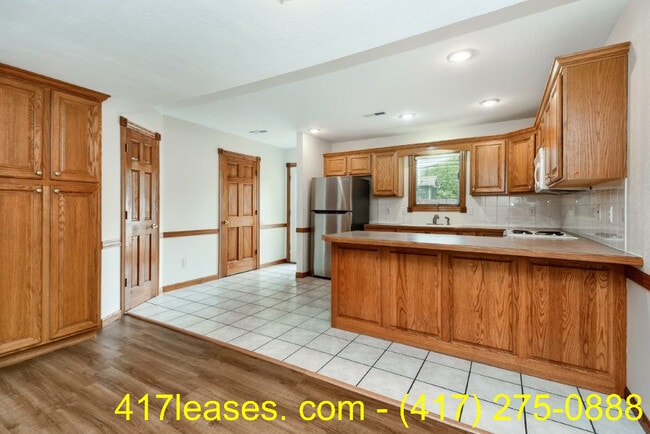Building Photo - 1257 E Lakewood St