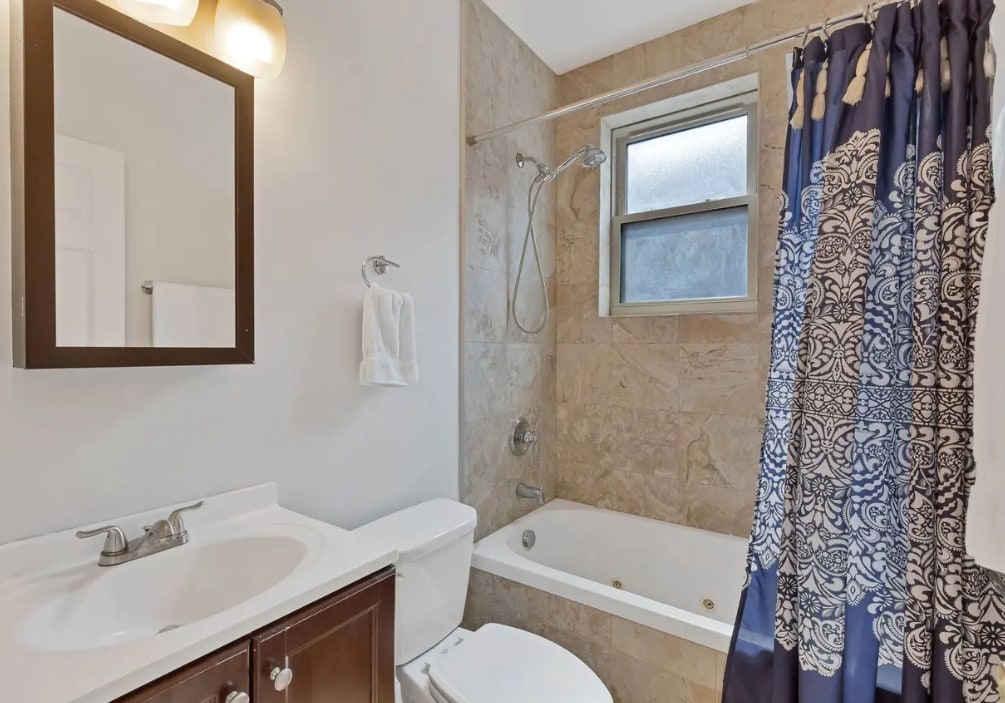 Building Photo - 3846 N Lamon Ave