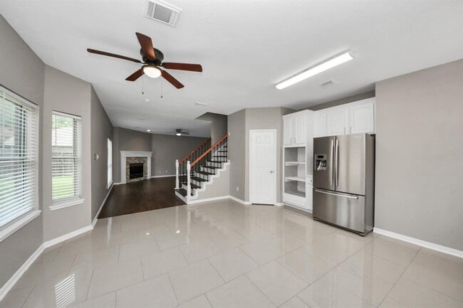 Building Photo - 1302 Raintree Cir