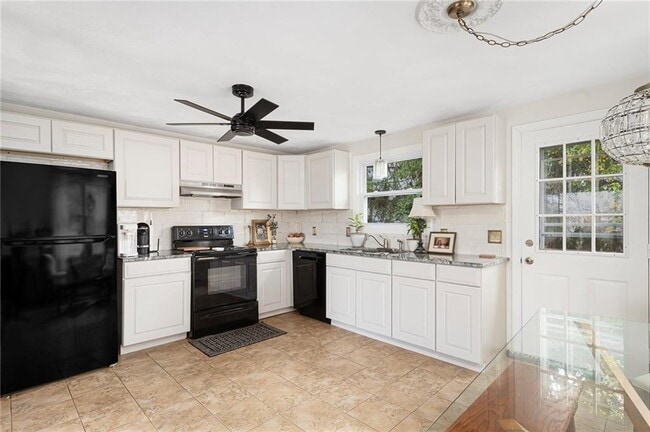 Building Photo - 40 Paolino St