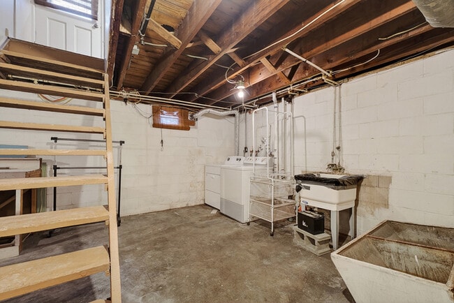 Building Photo - 1721 Woodruff Place Cross Dr