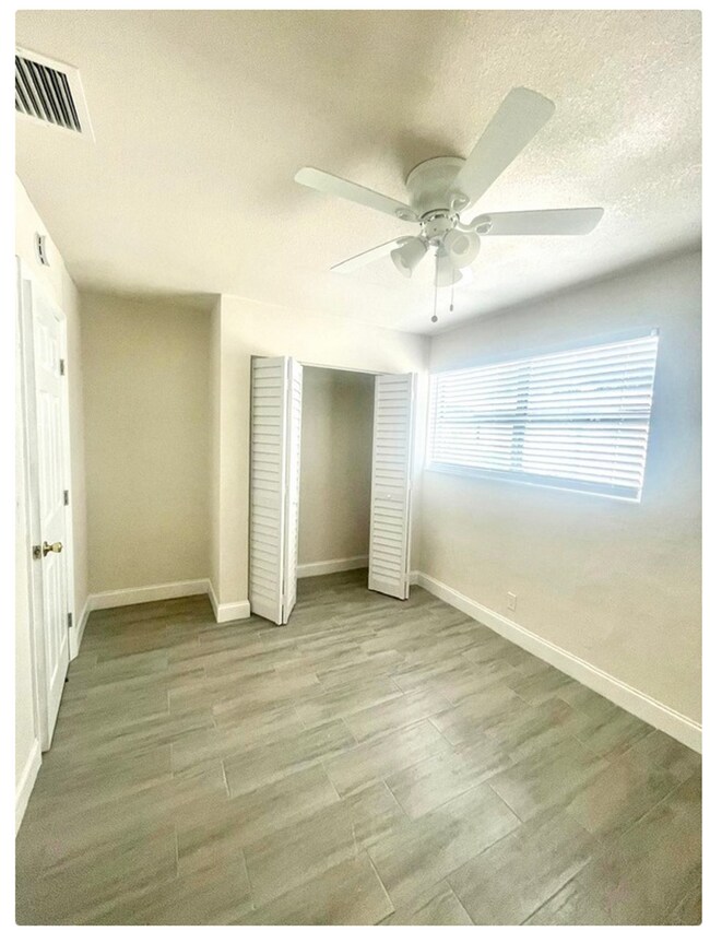 Building Photo - LARGE NEWLY RENOVATED 2 BEDROOM APARTMENTS Application fee is waived during move in
