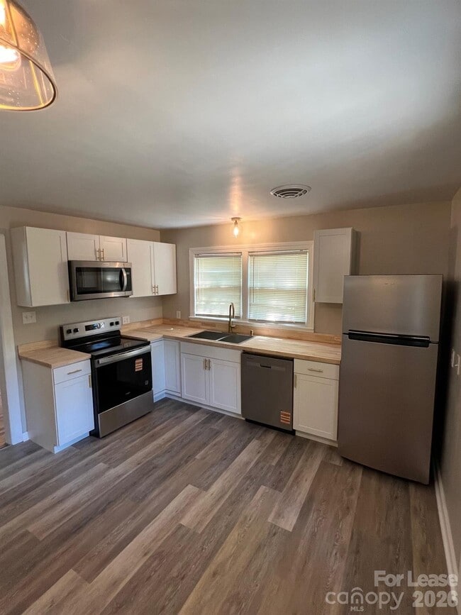 Building Photo - 307 S Merritt Ave