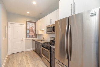 Building Photo - 637 E 49th St