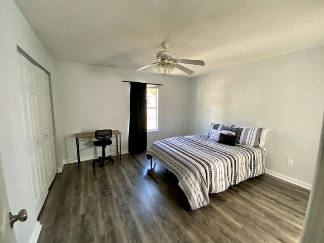 Building Photo - 786 Timberwood Cir E