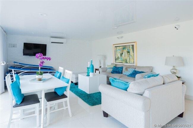 Building Photo - 220 Kings Point Dr