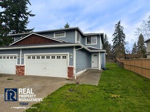 Building Photo - Spacious 3-Bedroom Townhome with Garage in Spanaway!