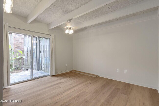 Building Photo - 1008 S College Rd