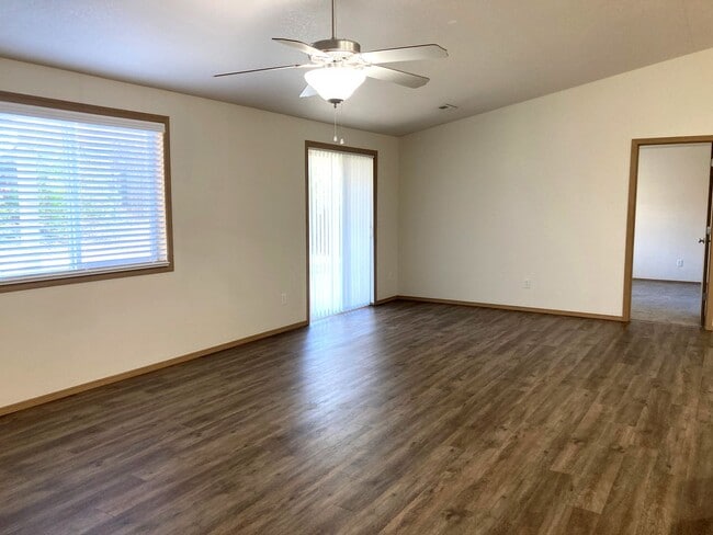Building Photo - Ranch-Style Home With Gas Fireplace and Washer/Dryer Included! 1 Small Dog Welcome!