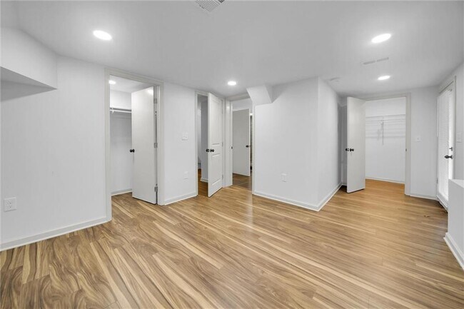 Building Photo - 3119 Piper Dr