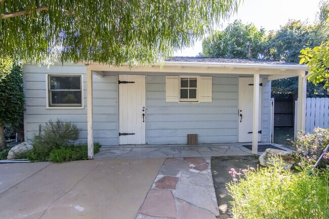 Building Photo - 4668 St Clair Ave