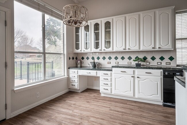 Building Photo - 7712 Lakecrest Cir