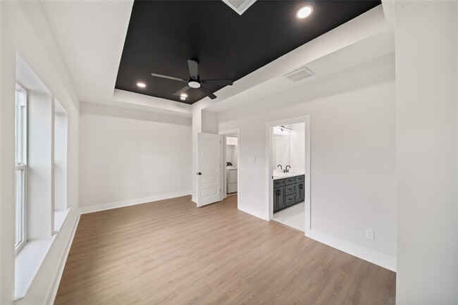 Building Photo - 1003 E 33rd St