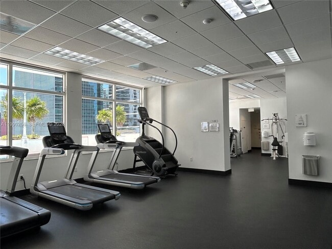 Building Photo - 1200 Brickell Bay Dr