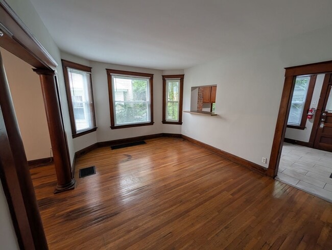Building Photo - 3111 Linwood Ave