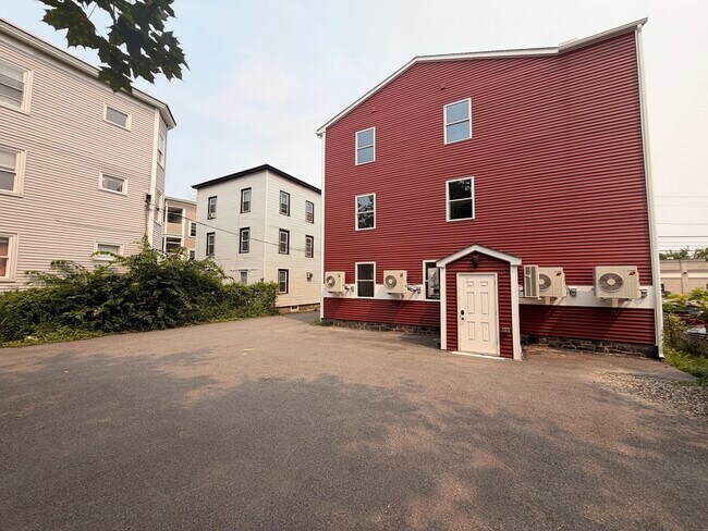 Building Photo - 33 Pleasant St