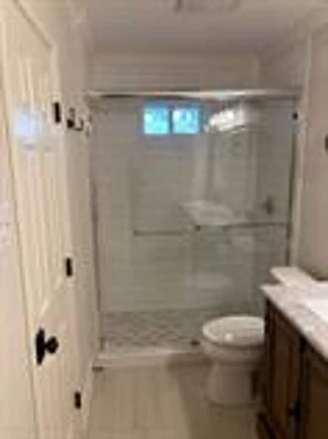 Building Photo - Spacious 3 bed/2 bath rental - Available early June!