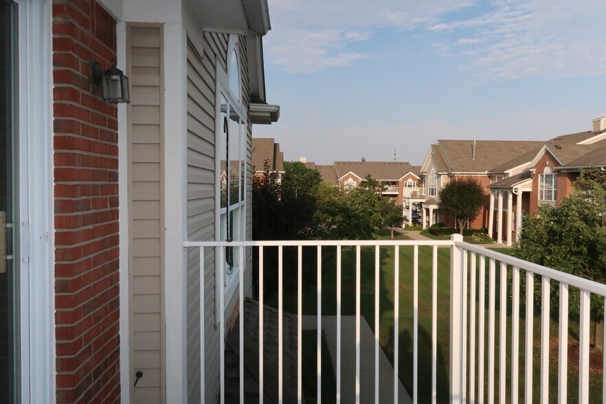 Balcony - 16468 Radison Dr