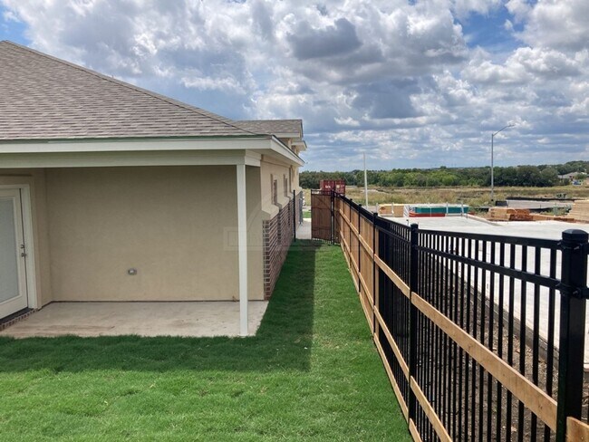 Building Photo - 5007 White Rose Dr