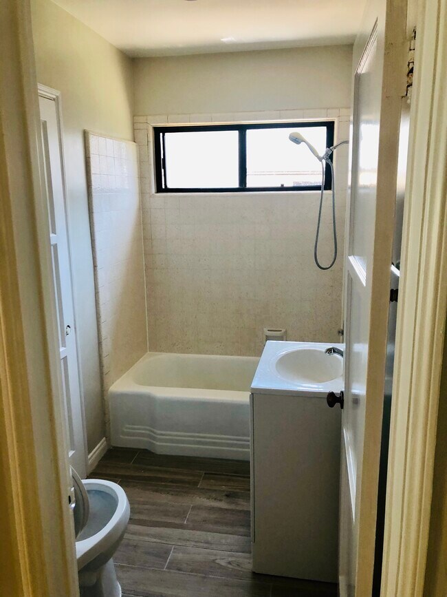 Building Photo - 3633 Malafia Dr