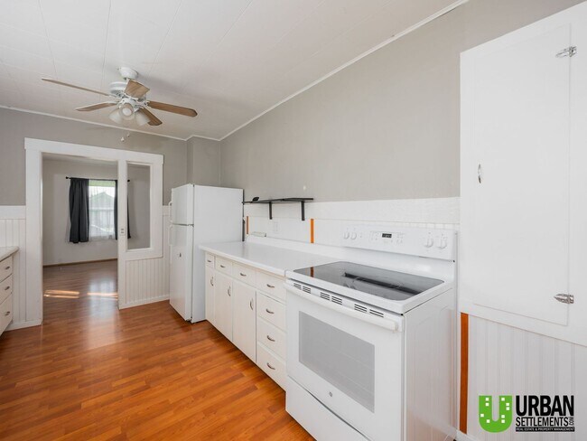 Building Photo - Charming 4-Bedroom Home with Fenced Yard, Garage & Washer/Dryer – North Spokane