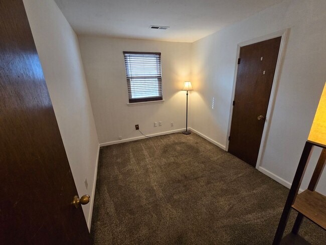 Building Photo - Charming Cottage Living in a Convenient Location