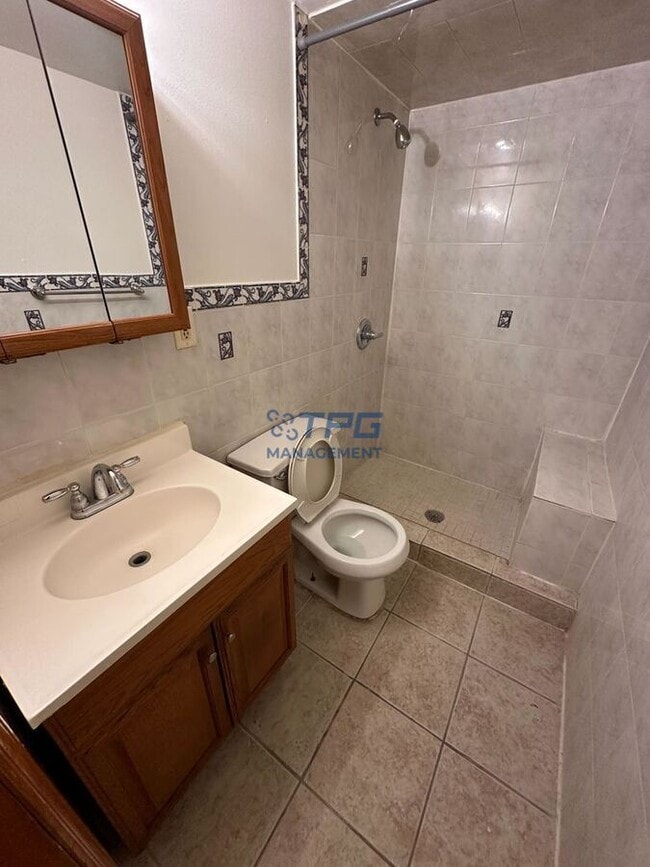 Building Photo - 235 Arlington Ave