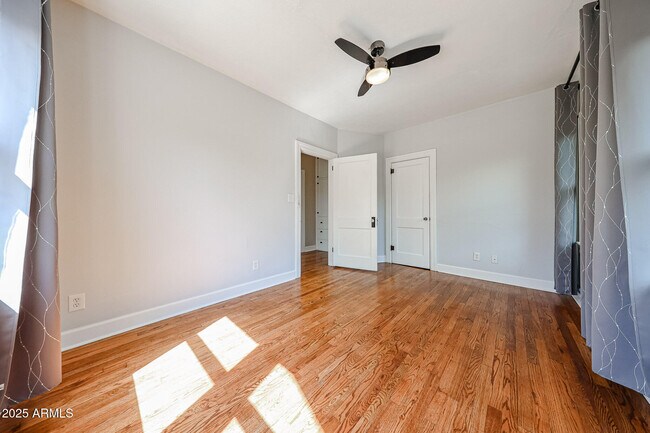 Building Photo - 1806 N Dayton St