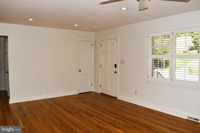 Building Photo - 304 Moncure Dr