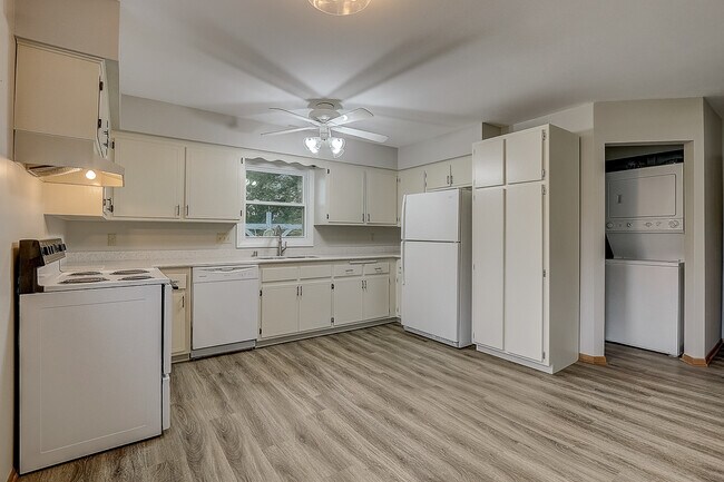 New LVP Flooring, Pantry - 6825 S Juniper Dr