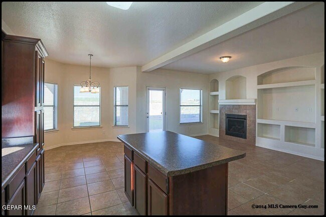 Building Photo - 1345 Fito Hernandez St