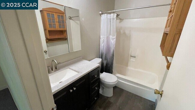 Building Photo - 4260 Clayton Rd